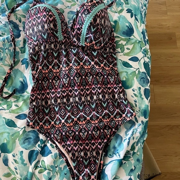 Shade & Shore Tribal One Piece Swimsuit 38B - Picture 2 of 6